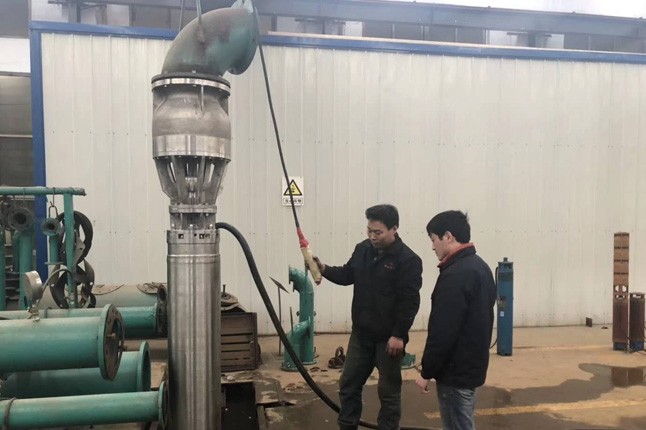 流量1200立方、楊程18米的不銹鋼304材質(zhì)潛水泵測(cè)試合格